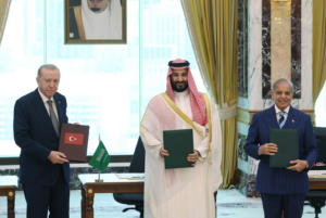 mekke-anlasmasi-vurgusu-bakan-bolat-ekonomik-is-birliklerinin-daha-guclu-bir-zeminde-ilerlemesine-de-katki-saglayacak-890b77fe